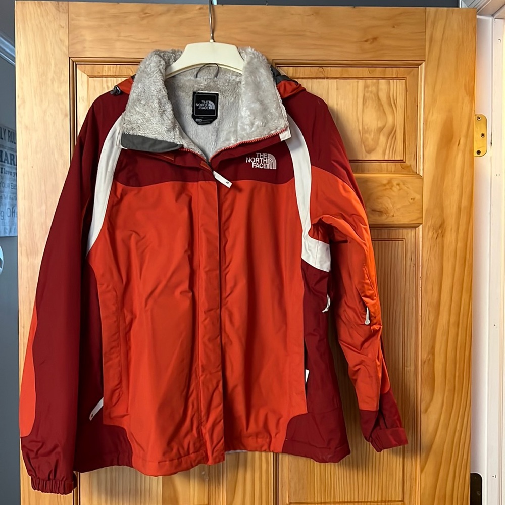 North Face. Size XL brunt orange/orange/white color